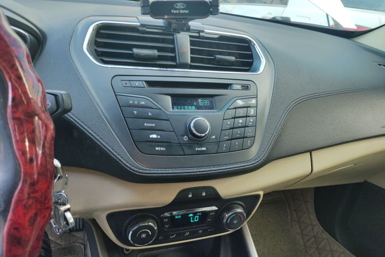 福特 福睿斯 2015款 1.5L 手动时尚型局部细节16