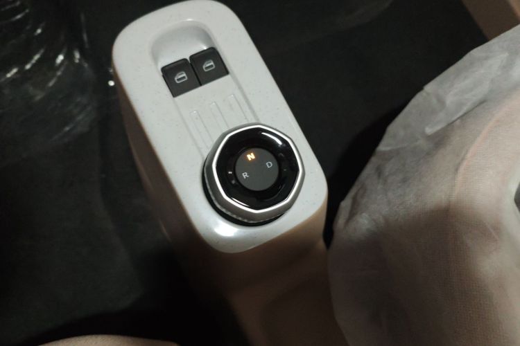 吉利银河 2024款 熊猫mini 200km 耐力熊中控内饰18