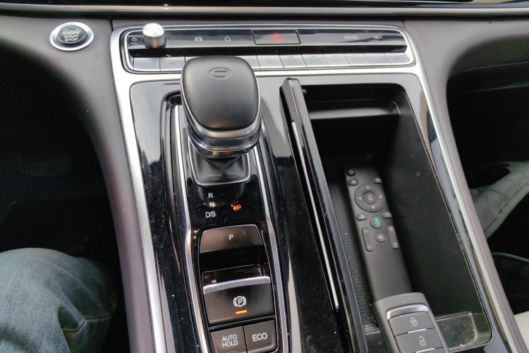 广汽传祺 传祺M8 2021款 改款 领秀系列 390T 豪华版中控内饰18