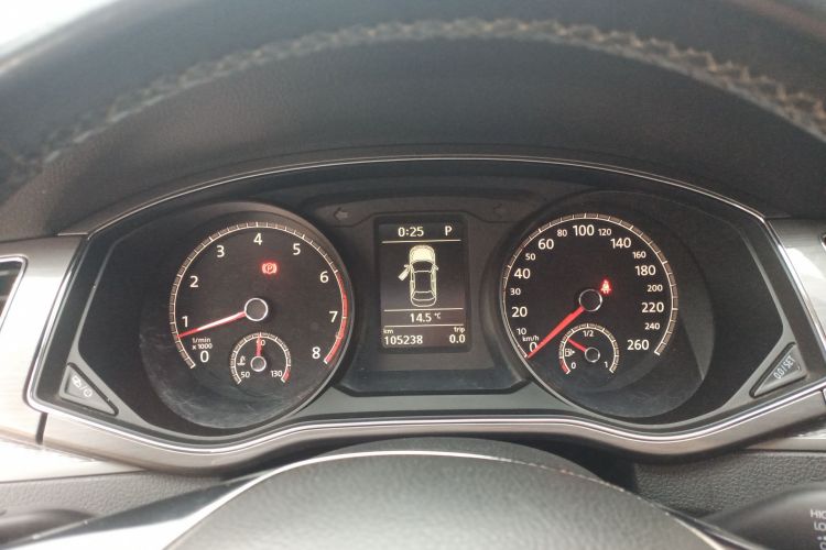 大众 帕萨特 2017款 330TSI DSG尊荣版中控内饰14