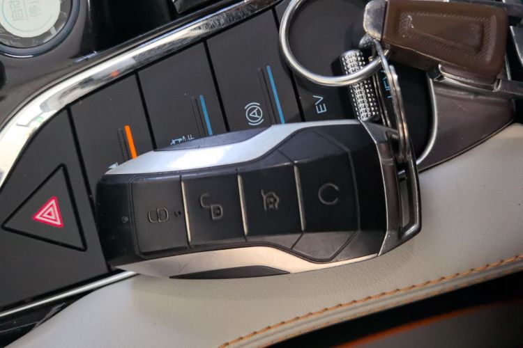 比亚迪 宋PLUS新能源 2021款 DM-i 110KM 旗舰型中控内饰11