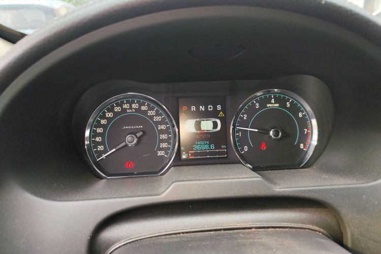 捷豹XF 2014款 XF 2.0T 风华版中控内饰14