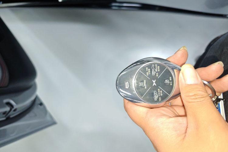 小鹏P7 2022款 670N+中控内饰11