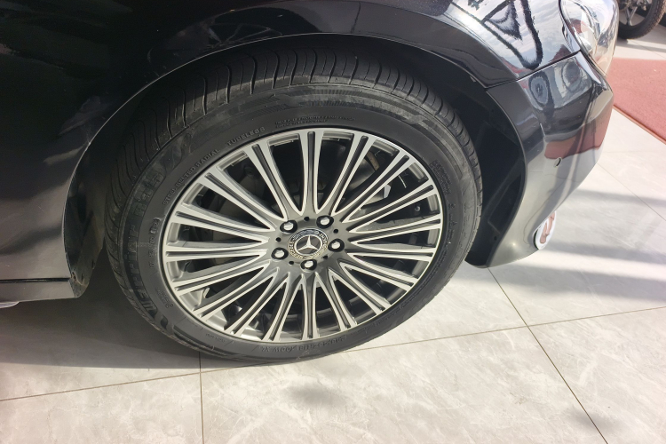 奔驰E级 2018款 改款 E 300 L 运动时尚型车身外观6008