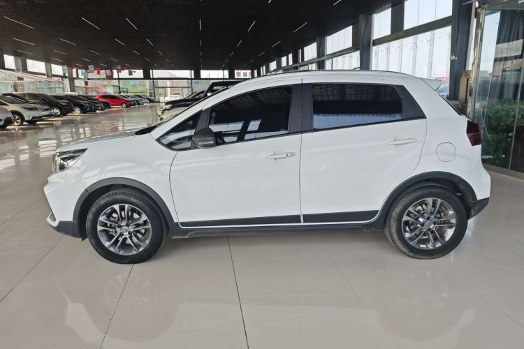 吉利汽车 远景X3 2020款 1.5L CVT尊贵型车身外观4