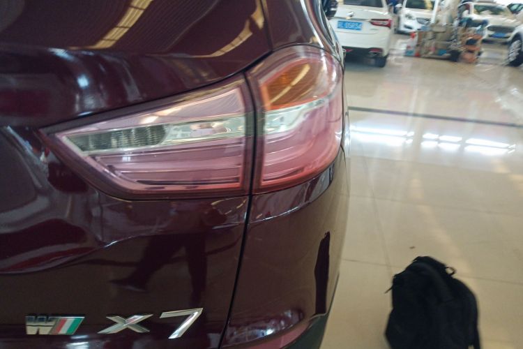 SWM斯威汽车 SWM斯威X7 2016款 1.8L 手动豪华型 7座车身外观9