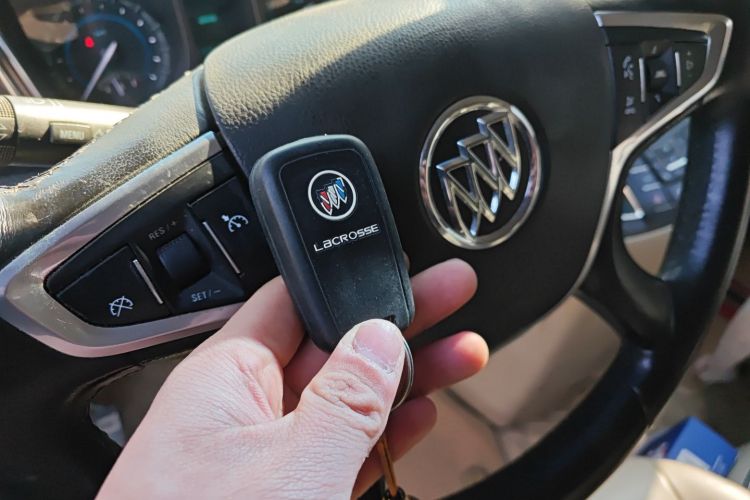 别克GL8 2014款 3.0L GT豪华商务豪雅版中控内饰7001