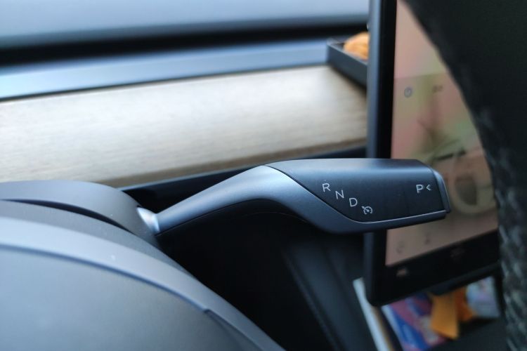 特斯拉 Model Y 2021款 标准续航后驱版中控内饰18