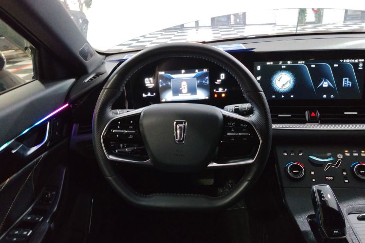 奔腾B70S 2022款 1.5T 智潮统帅中控内饰13