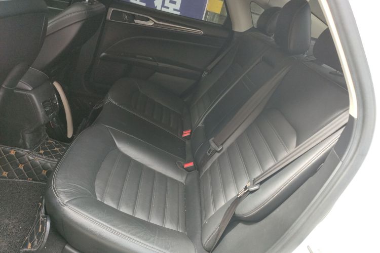 福特 蒙迪欧 2017款 改款 EcoBoost 180 时尚型中控内饰7004