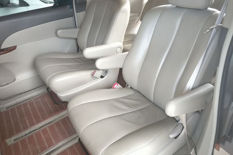 比亚迪M6 2015款 2.4L 自动尊贵版中控内饰7004