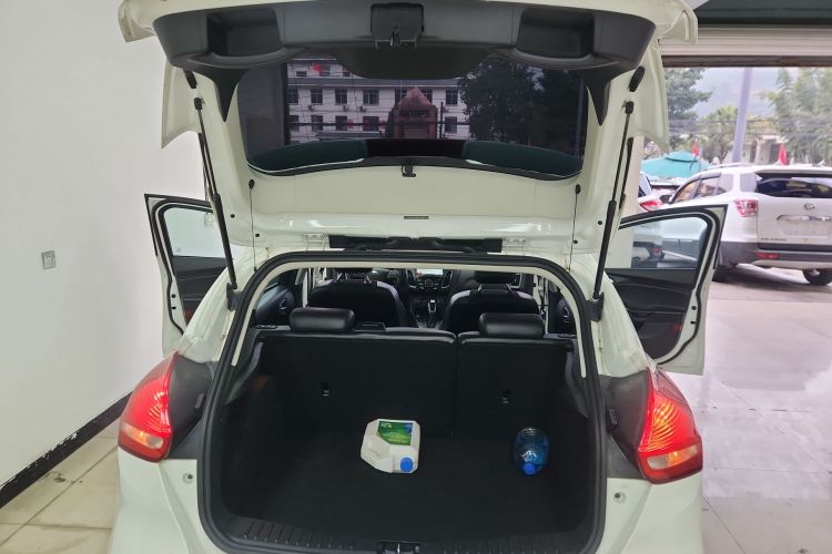 福特 福克斯 2017款 两厢 EcoBoost 125 自动超能风尚型智行版机舱底盘23