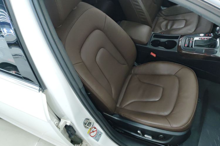 奥迪A4L 2016款 35 TFSI 典藏版 S line舒适型局部细节41