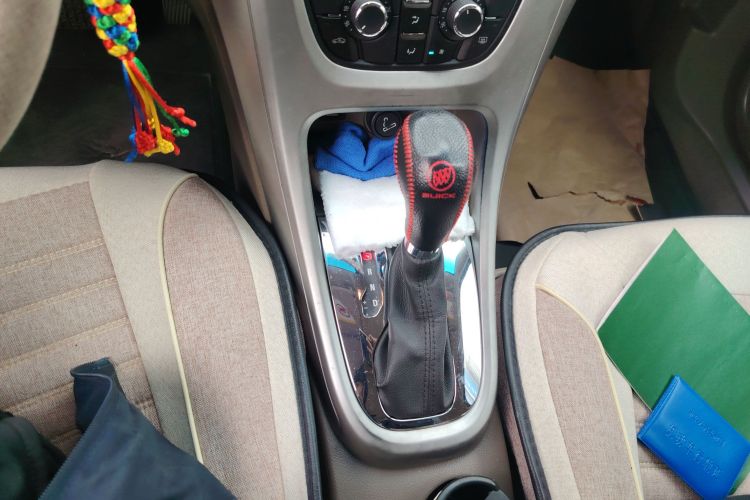 别克 英朗 2013款 GT 1.6L 自动时尚版中控内饰18