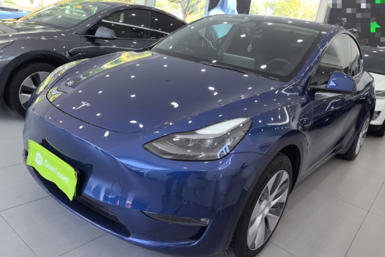 特斯拉 Model Y 2021款 标准续航后驱版车身外观1