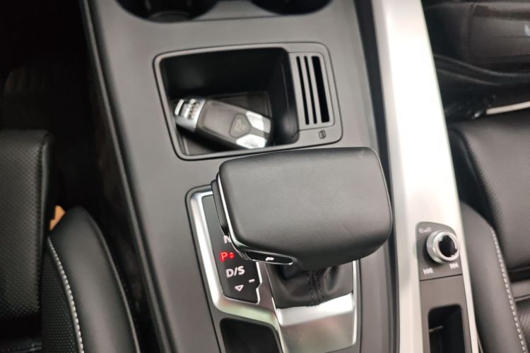 奥迪A4L 2024款 40 TFSI 时尚动感型中控内饰18