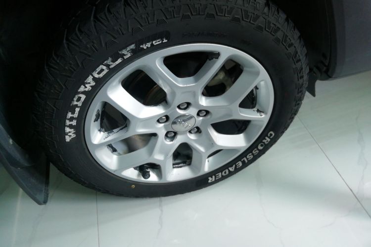 Jeep 自由侠 2018款 互联大屏版 180T 自动高能版车身外观6008