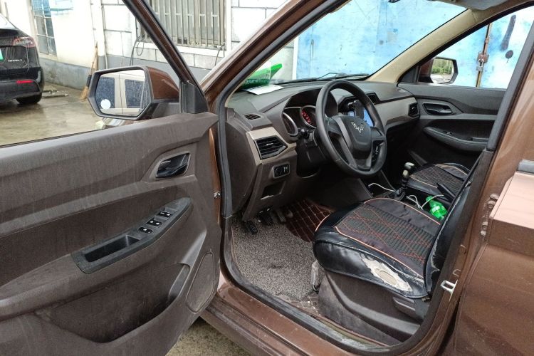 五菱汽车 五菱宏光 2019款 1.5L S标准型国VI LAR中控内饰7003