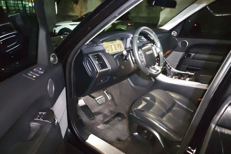 路虎 揽胜运动版 2016款 3.0 SC V6 HSE DYNAMIC中控内饰20