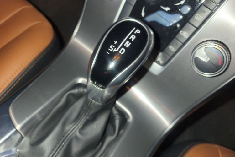 沃尔沃S60 2018款 S60L T3 智进版中控内饰18