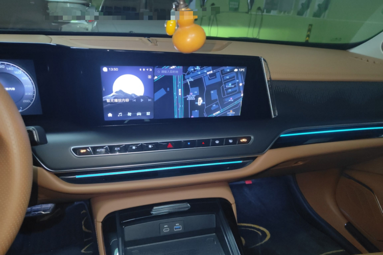 红旗H9 2025款 2.0T 两驱旗享豪华商务版 5座中控内饰16