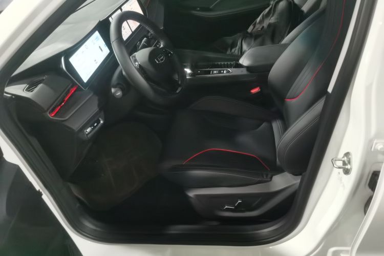 吉利汽车 2024款 缤瑞COOL 1.5T DCT龙腾版中控内饰19