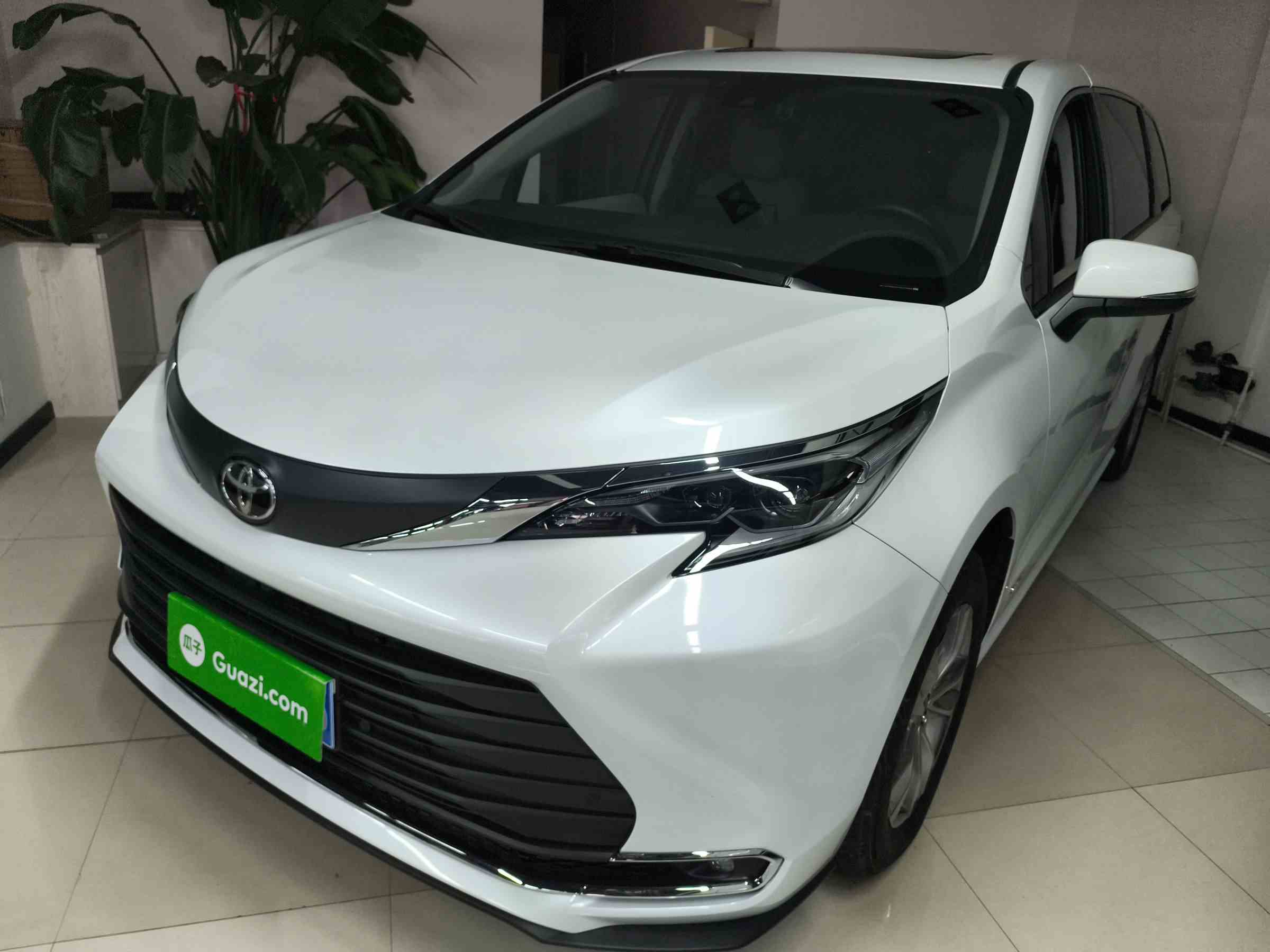 丰田 赛那SIENNA 2024款 2.5L混动 舒适版(2)