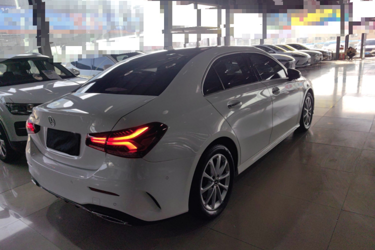 奔驰A级 2020款 改款 A 200 L 运动轿车时尚型车身外观7