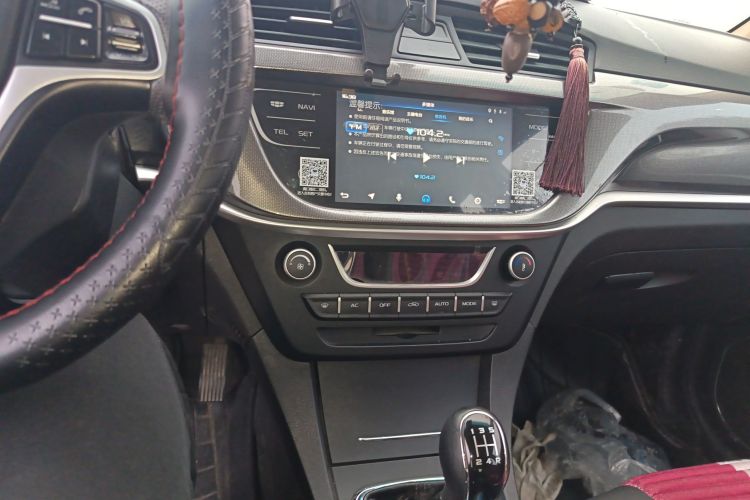 吉利汽车 帝豪 2017款 三厢百万款 1.5L 手动向上版中控内饰16