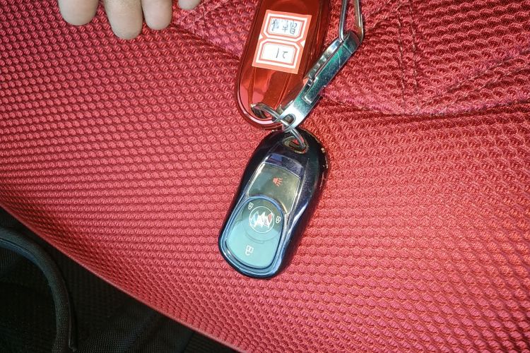 别克 昂科威 2020款 20T 两驱精英型中控内饰11