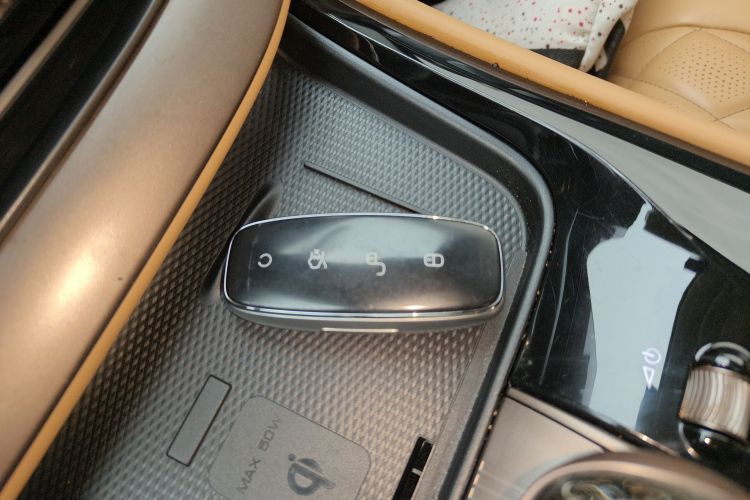 腾势D9 2022款 DM-i 1040 尊贵型中控内饰11