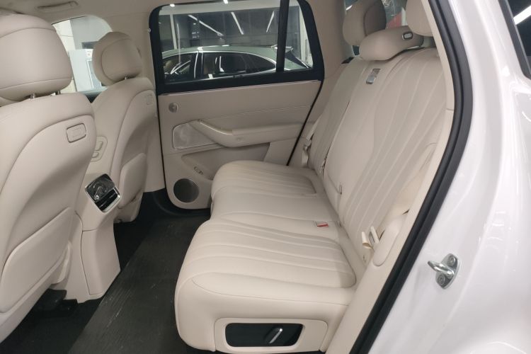 鸿蒙智行 问界M8 2025款 增程 Ultra版 53.4kWh 5座版中控内饰7004