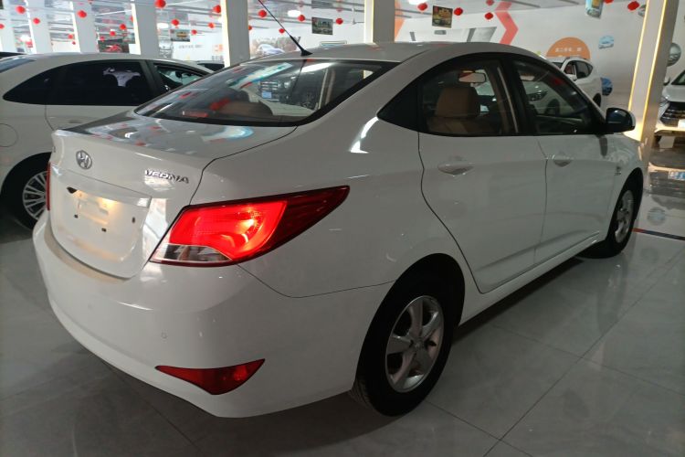 现代 瑞纳 2014款 1.4L 自动智能型GLS车身外观7