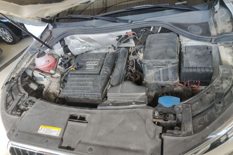 奥迪Q3 2015款 30 TFSI 舒适型机舱底盘24