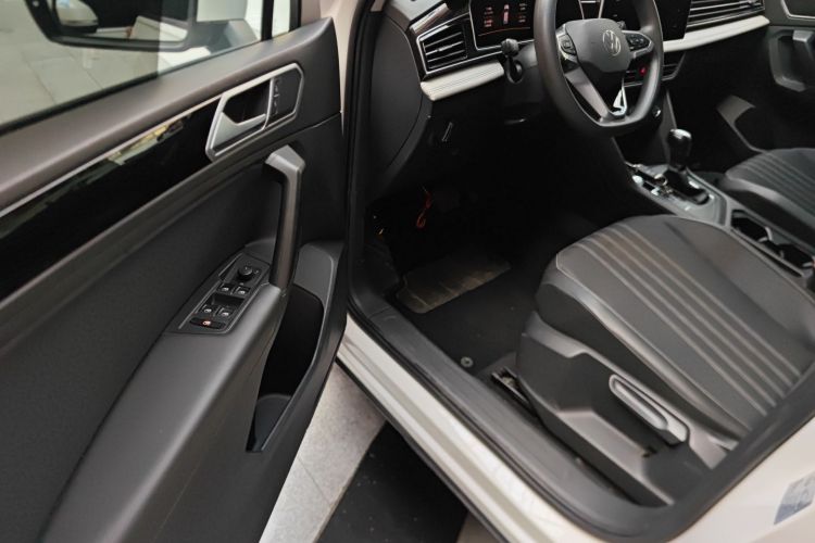 大众 途观L 2022款 330TSI 自动两驱舒享版中控内饰20