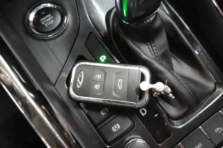 奇瑞 瑞虎8 2018款 1.5TCI 自动尊贵型 5座中控内饰7001