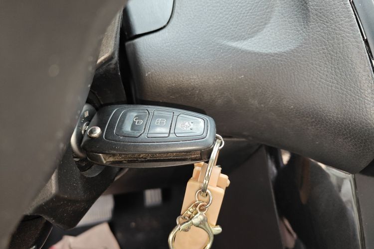 福特 福克斯 2015款 两厢 EcoBoost 125 自动超能风尚型中控内饰11