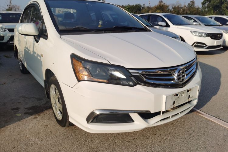 理念S1 2014款 1.3L 手动舒适版车身外观3