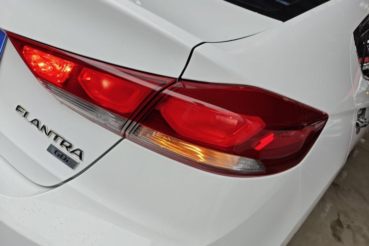 现代 领动 2016款 1.6L 自动智炫·精英型车身外观9