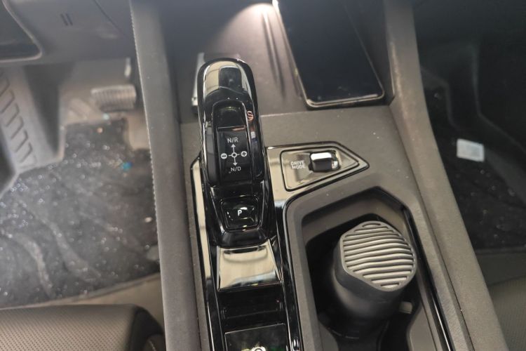 领克03 2025款 1.5TD DCT冠军版Pro中控内饰18