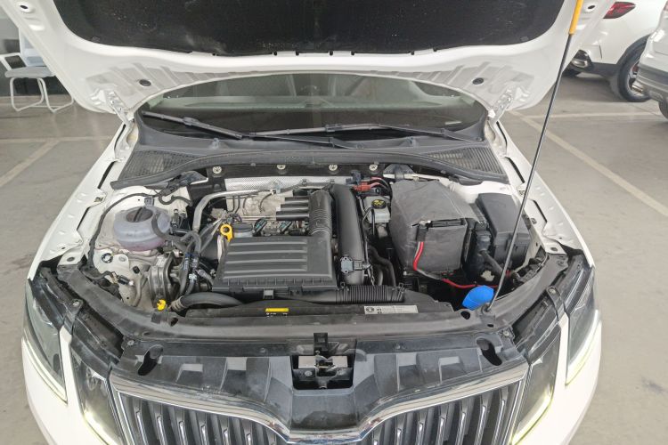 斯柯达 明锐 2018款 TSI280 DSG豪华版机舱底盘24