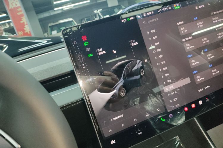 特斯拉 Model Y 2025款 改款 长续航全轮驱动版中控内饰18