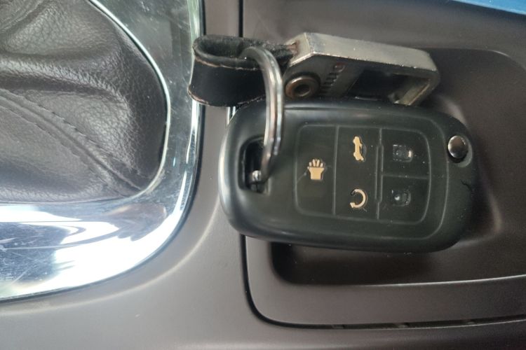 别克 君威 2015款 2.0L 精英时尚型中控内饰7001