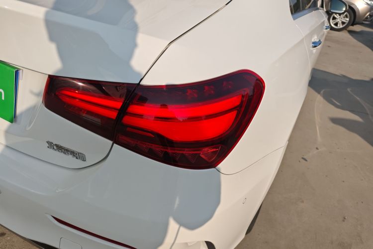 奔驰A级 2023款 A 200 L 时尚型车身外观9