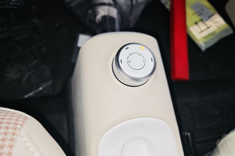 五菱汽车 宏光MINIEV 2024款 第三代 215km 青春版中控内饰18