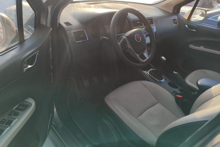 东风风行 景逸X3 2015款 1.5L 豪华型中控内饰20