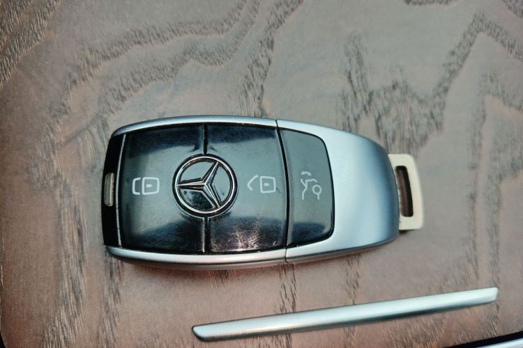 奔驰E级 2018款 E 200 L中控内饰11