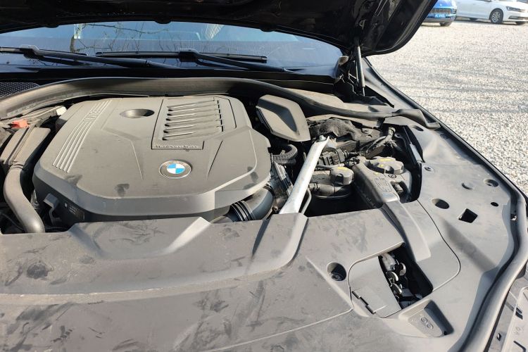 宝马7系 2019款 改款 740Li 领先型 M运动套装机舱底盘26