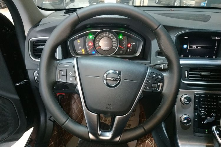 沃尔沃S60 2018款 S60L T3 智进进取版中控内饰13