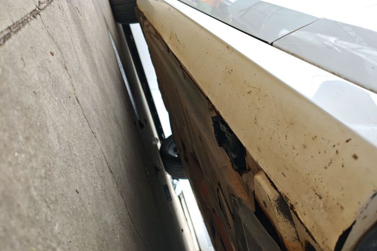 奔驰E级 2017款 E 200 运动型 4MATIC机舱底盘29